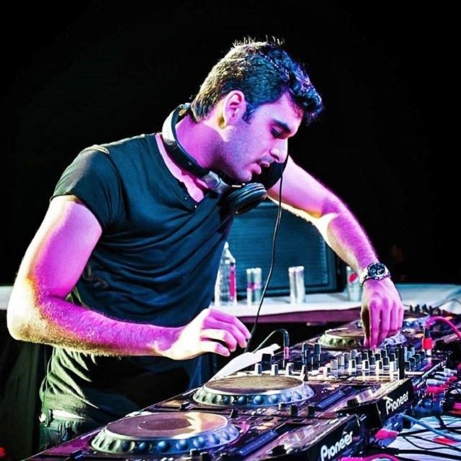 Dj..sakir ..Moυσικός παραγωγός " Radio Melodia Kerkyra & Enigma Kerkyra